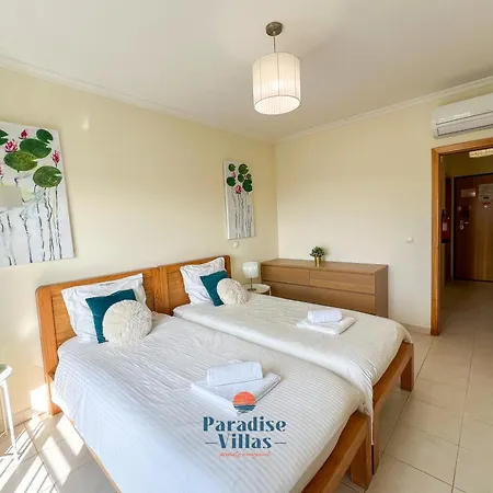 Two Bedroom With Sea Views In Lägenhet