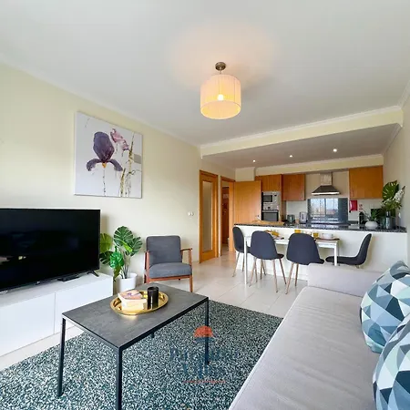 Two Bedroom With Sea Views In Апартаменты *